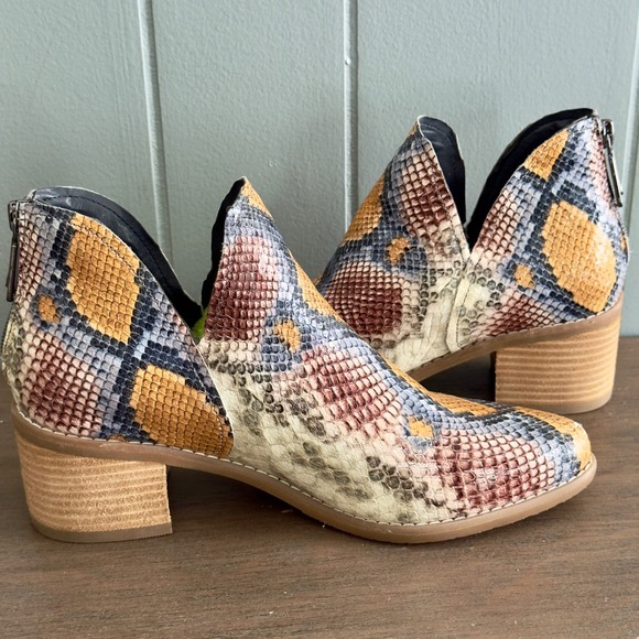 Blondo Snake Print Ankle Boots Waterproof Leather Size 7M‎ Festival Boho Western - Picture 1 of 12
